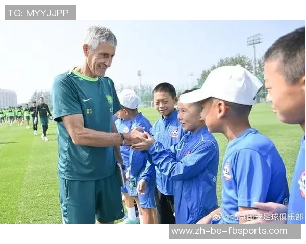 如果有机会,你会选择和这位足球球星约会吗?揭秘他的魅力与真实面貌 如果有机会,你会选择和这位足球球星约会吗?揭秘他的魅力与真实面貌